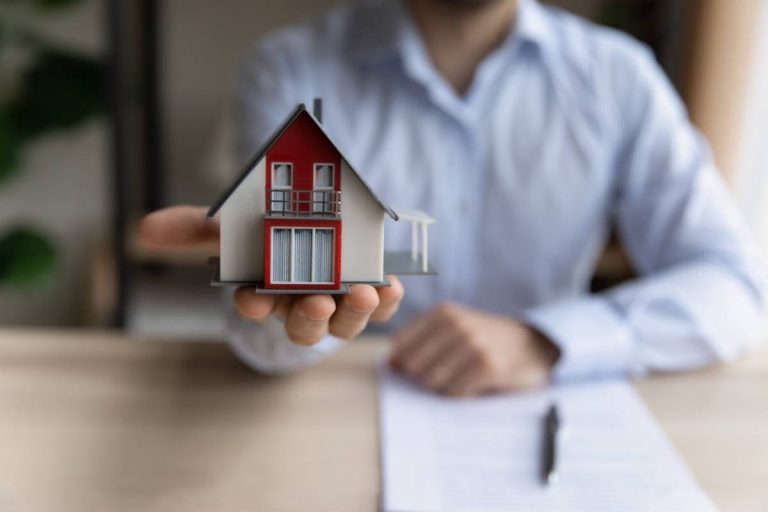 Le rôle essentiel du courtier dans le choix de votre assurance de prêt immobilier
