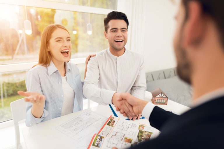 Louer un bien immobilier à Nice avec une agence : frais et comparaisons