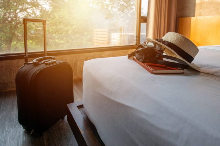 De l&rsquo;habitation au meublé de tourisme : les stratégies gagnantes du changement de commercialité